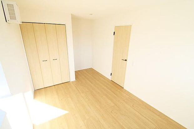 シンプルな内装のお部屋は、家族構成やライフスタイルに合わせて様々な用途でお使いいただけます。