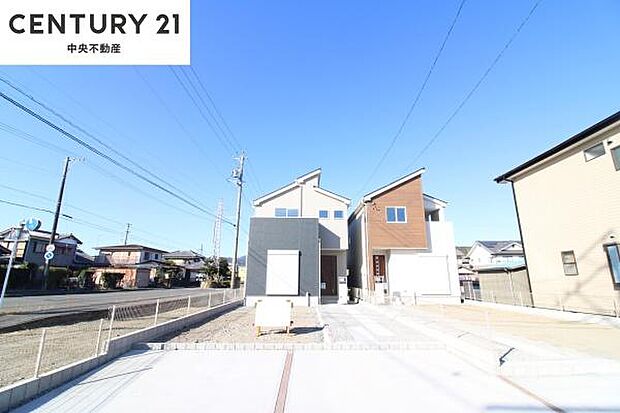 南向きで明るい立地☆近隣の商業施設も充実のエリア！