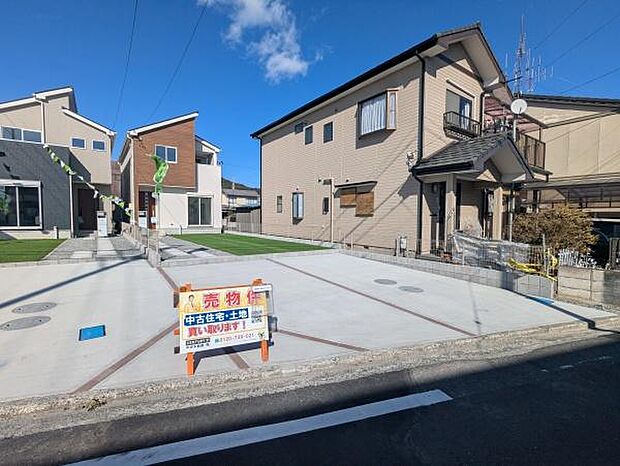 南向きで明るい立地☆近隣の商業施設も充実のエリア!