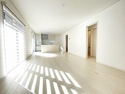 島田市向谷元町　太陽光発電　中古住宅 5SLDKのリビング/ダイニング