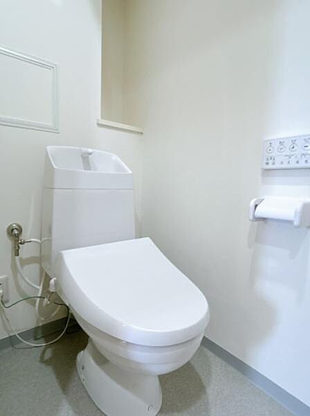 温水洗浄便座付きのトイレで、一年を通して快適にご利用できます。