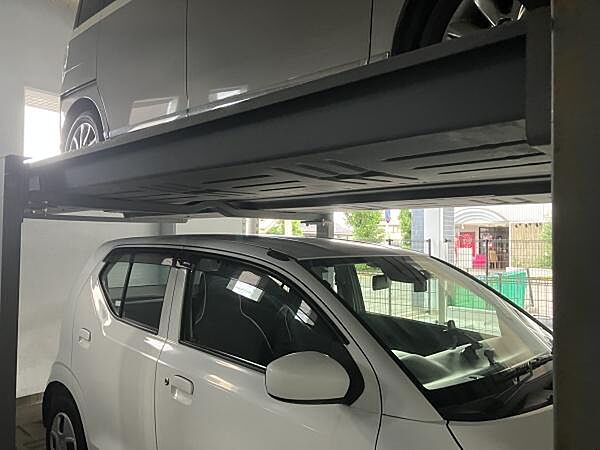 駐車場は機械式です。