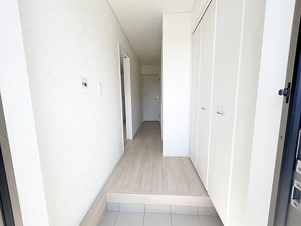 靴で溢れてしまうご家庭でも安心の大きさがあるシューズボックス♪