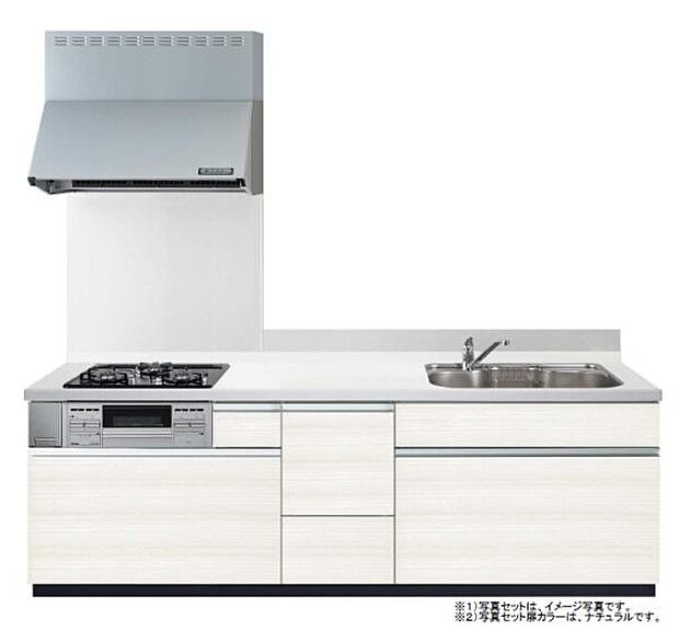 広々とした凸型シンクに洗剤ポケットを標準装備。洗剤や石鹸、スポンジもすっきり収納できます。※写真・イラストはイメージです。実際の仕様が画像と異なる場合がございますので、ご注意ください。