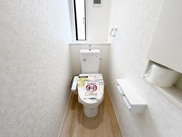 温水洗浄便座付きのトイレで、一年を通して快適にご利用できます。