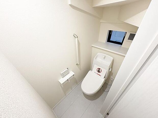 温水洗浄便座付きのトイレで、一年を通して快適にご利用できます。