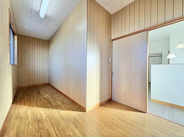 季節物の保管はもちろん、書斎や趣味の部屋としても活用できる便利な空間です。