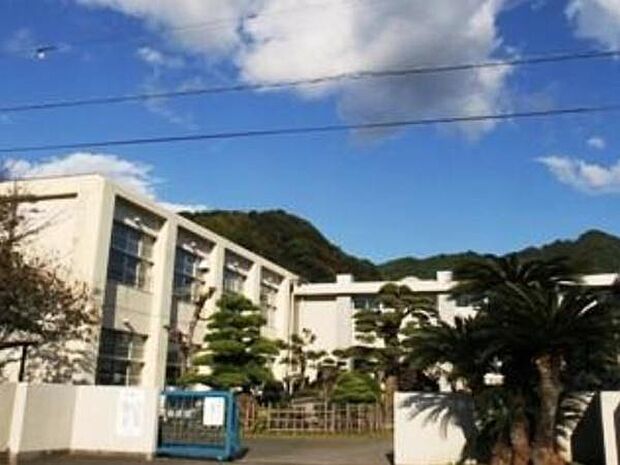 藤枝市立岡部小学校まで1780m