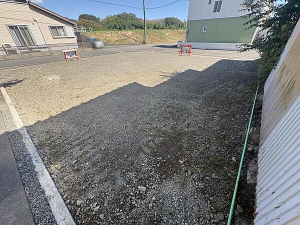 敷地内南西角から撮影。