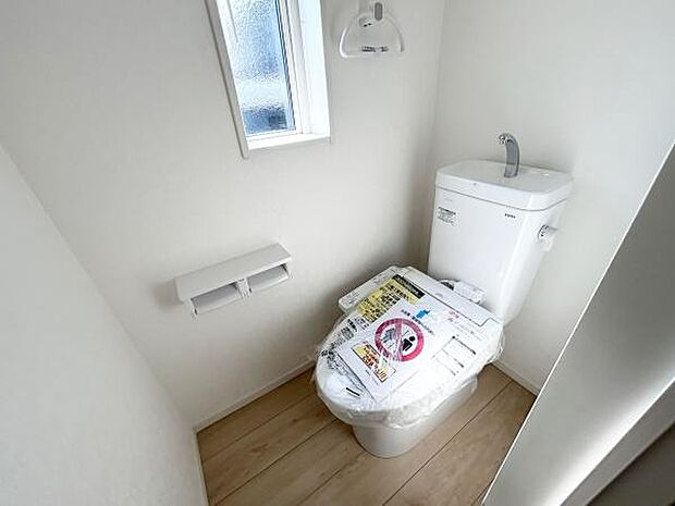 温水洗浄便座付きのトイレで、一年を通して快適にご利用できます。