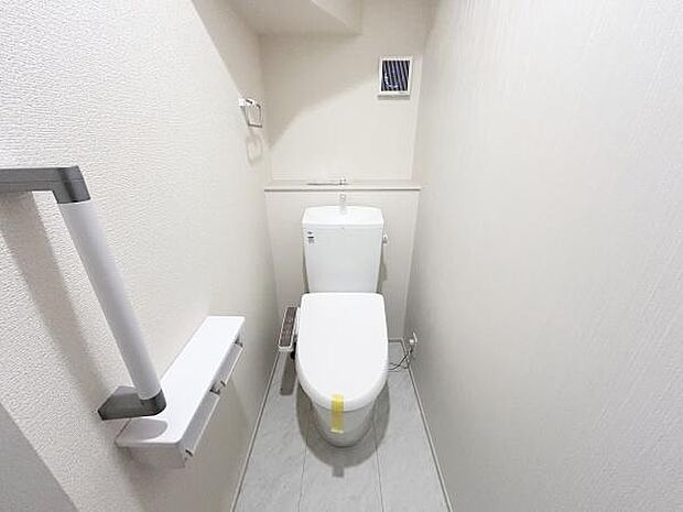 温水洗浄便座付きのトイレで、一年を通して快適にご利用できます。