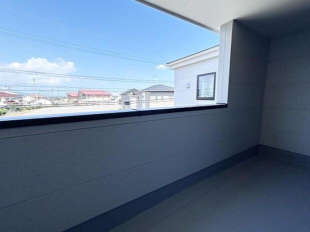 2カ所にバルコニーがあります。リフレッシュができる開放的な空間です☆