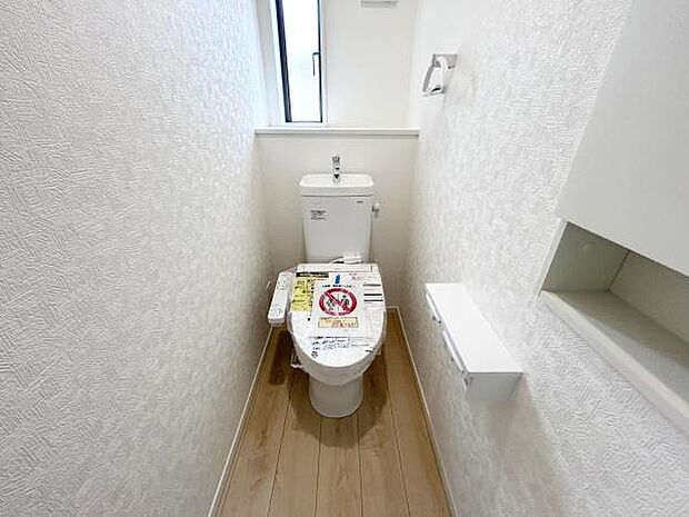 温水洗浄便座付きのトイレで、一年を通して快適にご利用できます。