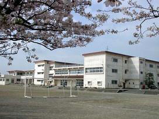 吉田町立中央小学校まで1742m