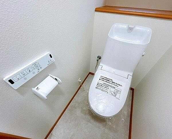 温水洗浄便座付きのトイレで、一年を通して快適にご利用できます。