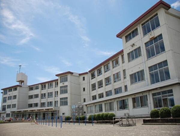 藤枝市立藤枝小学校まで850m