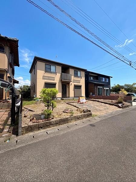 閑静な住宅街にたたずむ、日当たり良好な一軒家！