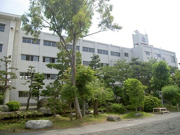 焼津市立小川中学校まで1240m