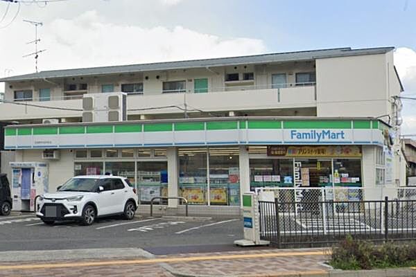 ファミリーマート　羽曳野市役所前店まで711m