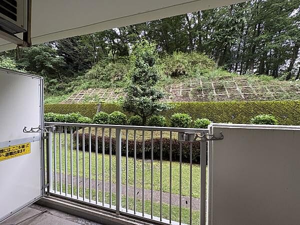 周囲には高い建物はなく、もちろん風通しや陽当たりもよいのでお洗濯物も乾きやすいです！