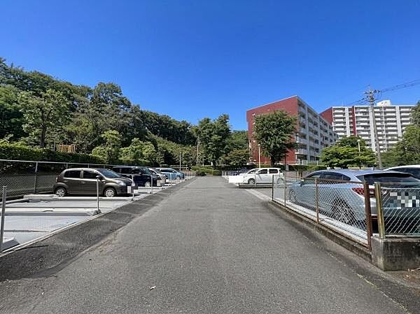 駐車場料金月額9000～11000円（空き状況要確認）