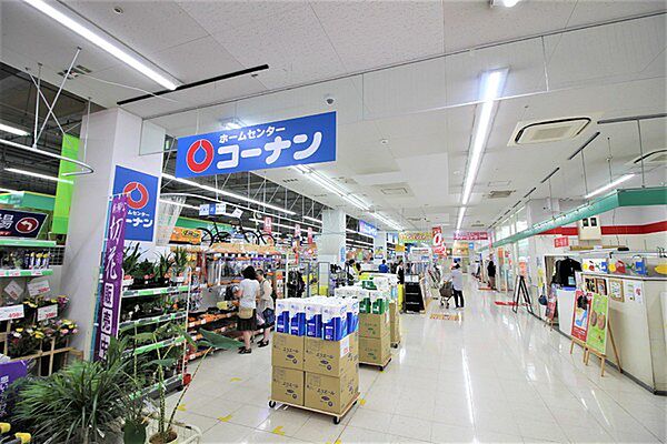 ホームセンターコーナン宮前上野川店まで746m、日用品からプロ仕様の工具まで充実した品揃え、リフォームも行う大型ホームセンター