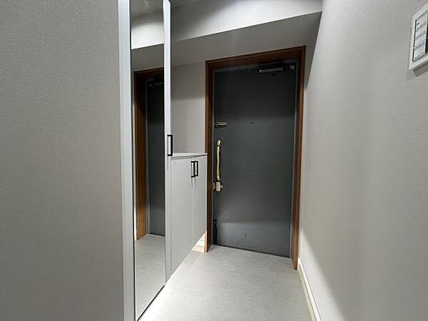 サンダルからブーツまで収納力豊かなシューズボックス付。玄関周りがすっきり片付きます