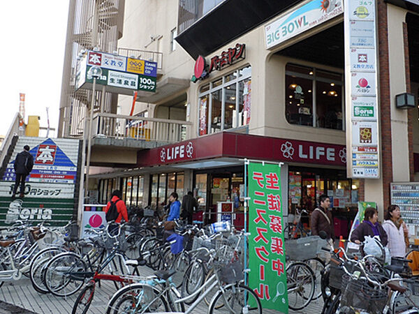 ライフ向ヶ丘遊園店まで450m、四つ葉のマークが目印のスーパー。最近では「Amazonでライフの商品を最短2時間でお届け！」というサービスも大変便利です