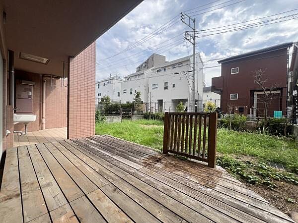 住まいに陽当りと潤いをもたらす専用庭があります。お子様の遊び場、ガーデニングなど、幅広くお愉しみいただけます