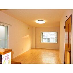 オク・サード・レジデンス 3階1Kのリビング/ダイニング