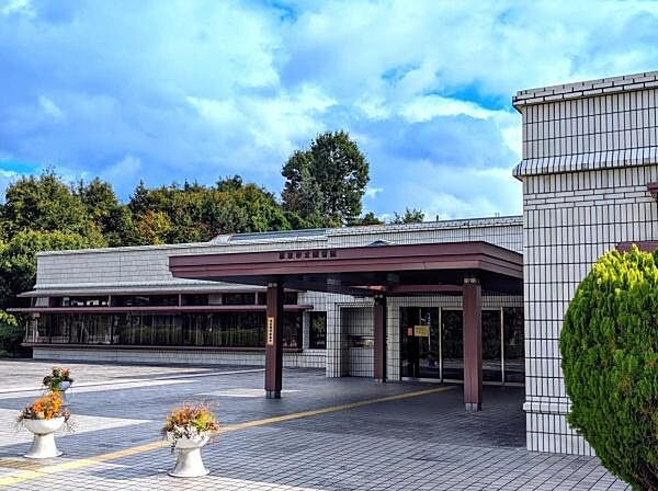 栗東市立図書館まで430m