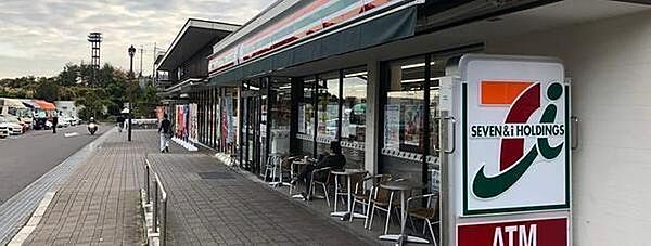 セブンイレブン名神高速草津PA下り店まで380m