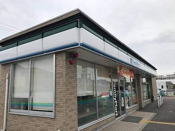 ファミリーマート草津団地前店まで1200m