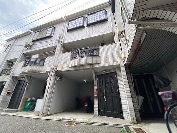買い物施設も充実しており便利な立地です♪