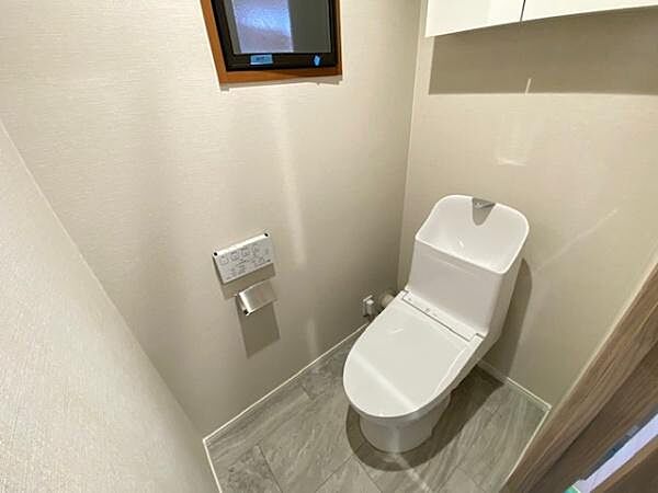便利な温水洗浄付のトイレできれいさっぱり♪