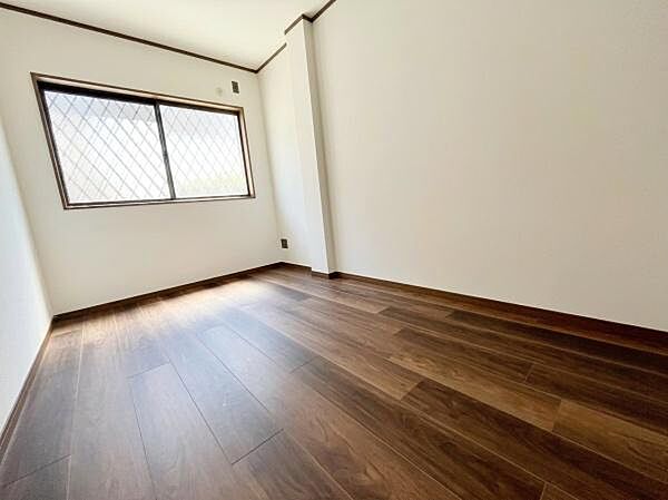 ◆光が入りとても明るい洋室となります♪