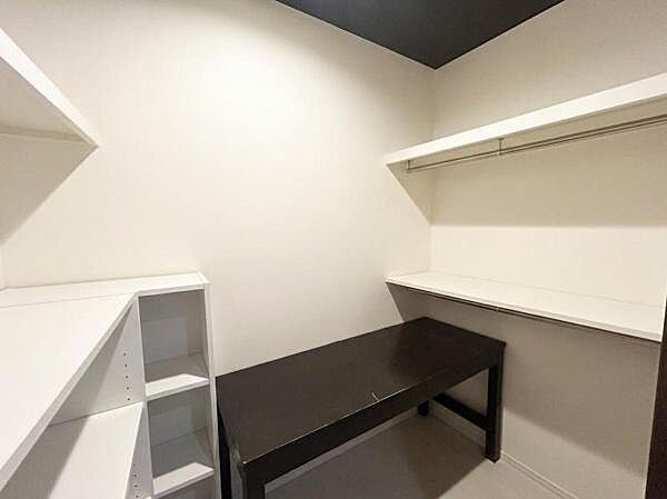 1階クローゼットは収納力があり、家具をお部屋に置かなくても片付けが出来ます。