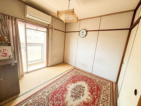 落ち着いた雰囲気の和室です。