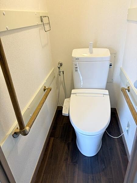 便利な温水洗浄付のトイレできれいさっぱり♪