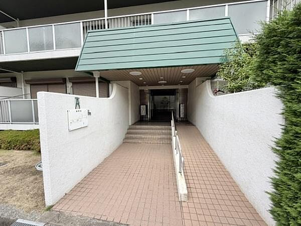 管理人さん日勤です。エントランスです♪