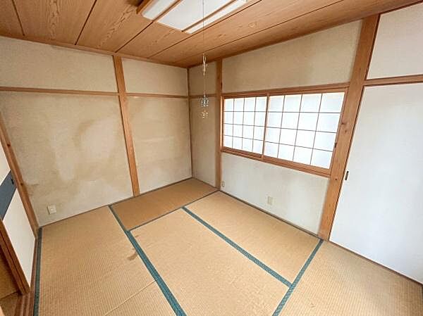 落ち着いた雰囲気の和室です。
