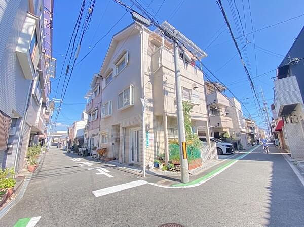現地からみた住宅前道です♪