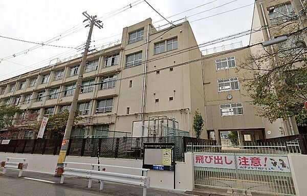 大阪市立南津守小学校まで272m