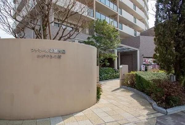 エントランスまでのアプローチ