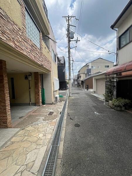 現地からみた住宅前道です♪
