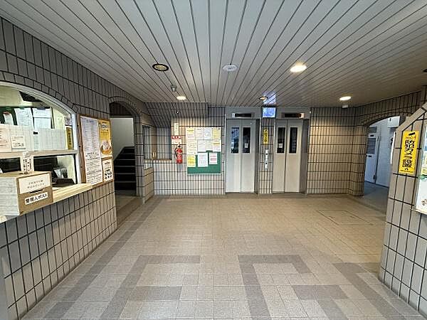 清潔感にあふれたエントランスロビーです♪