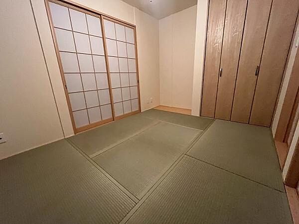 落ち着いた雰囲気の和室です。