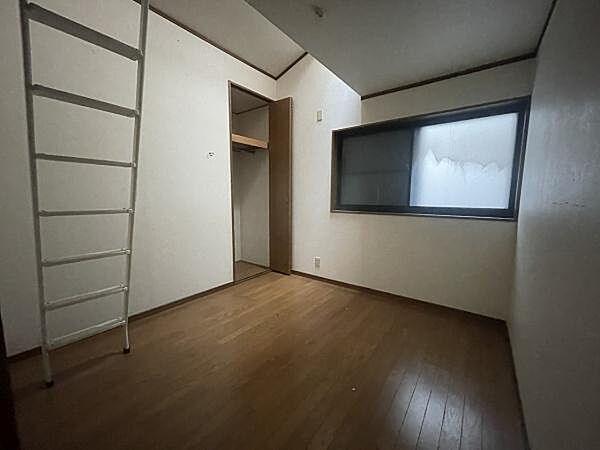 ロフト・屋根裏収納を完備した洋室♪