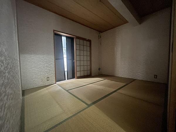 落ち着いた雰囲気の和室です。