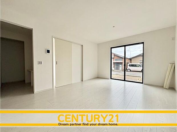 ■■憩いのリビング■■くつろぎを愉しむリビングルームは憩いの場となります。リビングとダイニングの空間機能を活かし、巧みに使い分ける発想が、ライフスタイルに新しいゆとりをもたらします。